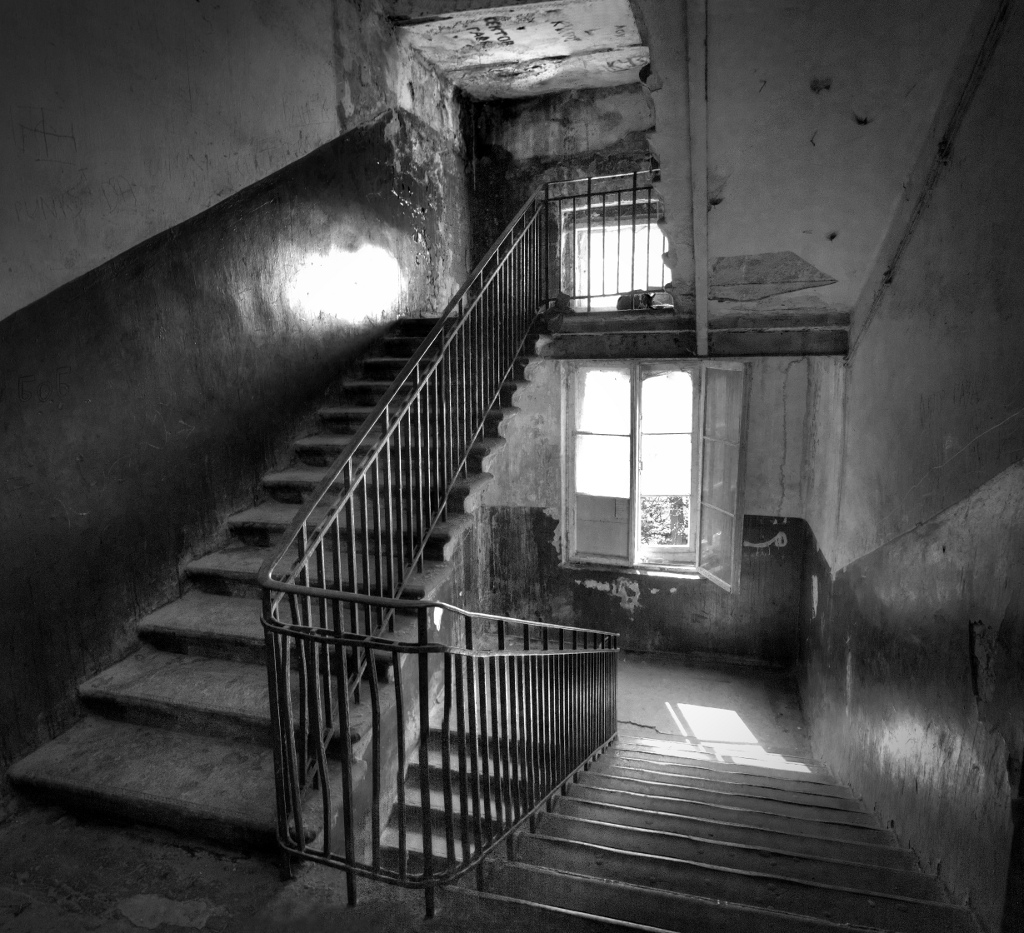 Сквозь века. Жилое общежитие в г. Яхрома. 1890-хх годов постройки.